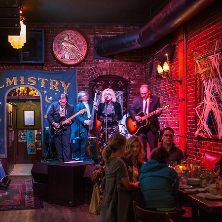 Mcmenamins White Eagle Rock & Roll Hotel ポートランド エクステリア 写真