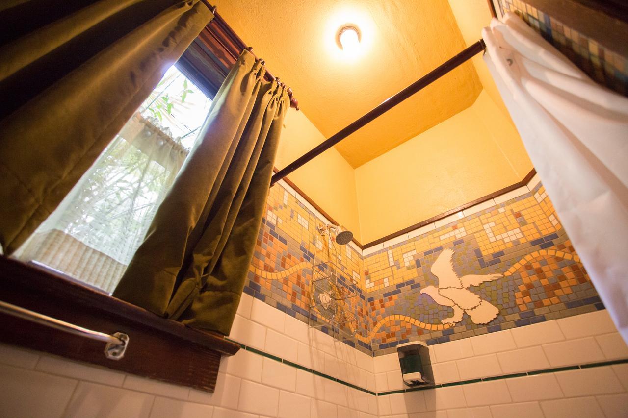 Mcmenamins White Eagle Rock & Roll Hotel ポートランド エクステリア 写真