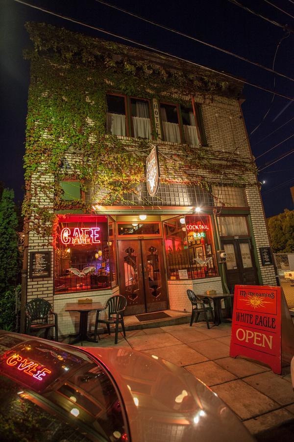 Mcmenamins White Eagle Rock & Roll Hotel ポートランド エクステリア 写真