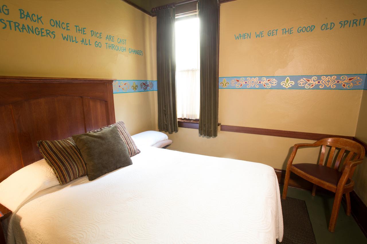 Mcmenamins White Eagle Rock & Roll Hotel ポートランド エクステリア 写真