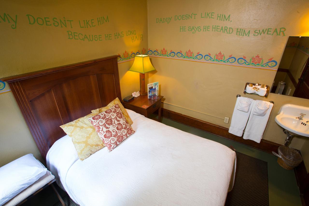 Mcmenamins White Eagle Rock & Roll Hotel ポートランド エクステリア 写真
