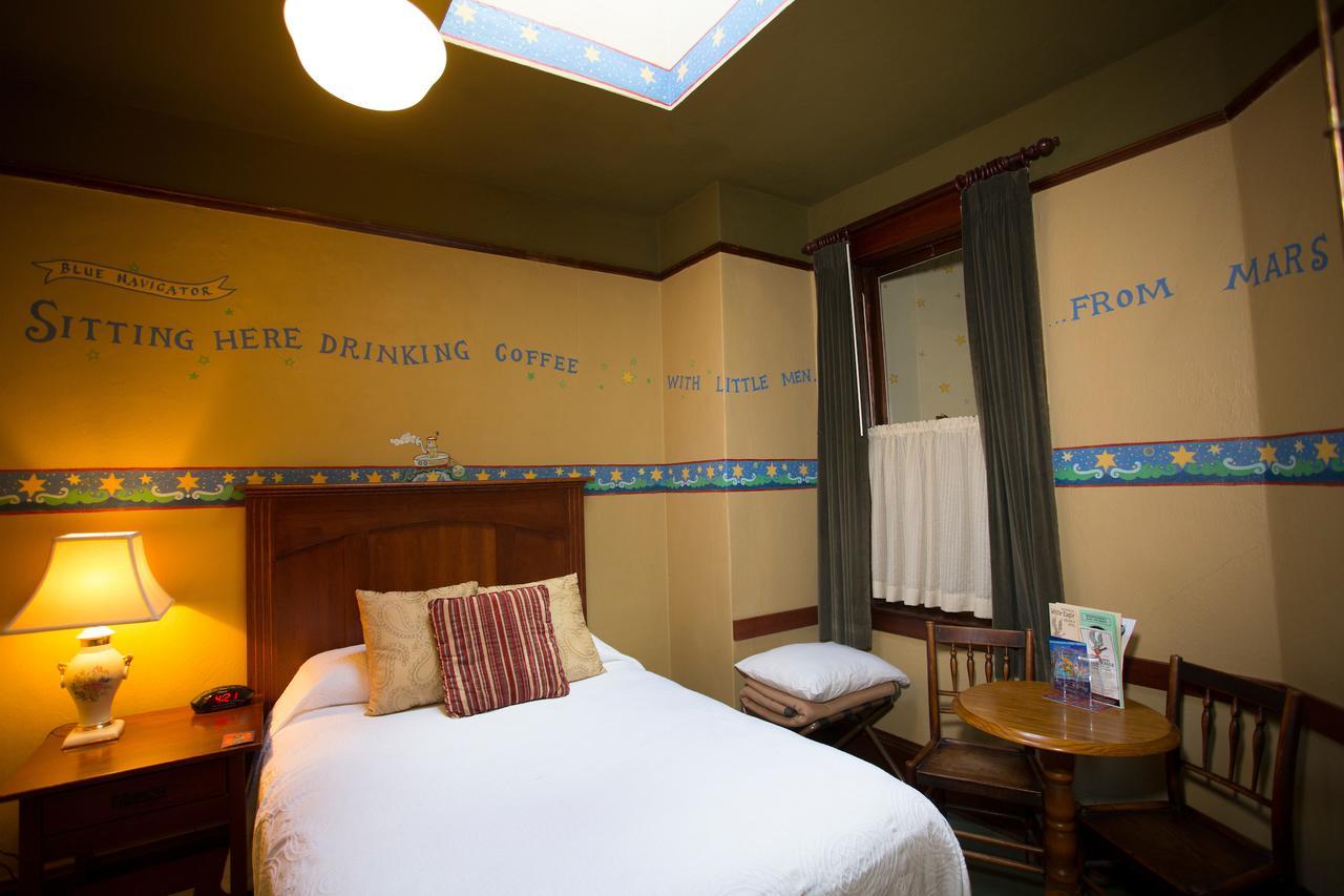 Mcmenamins White Eagle Rock & Roll Hotel ポートランド エクステリア 写真