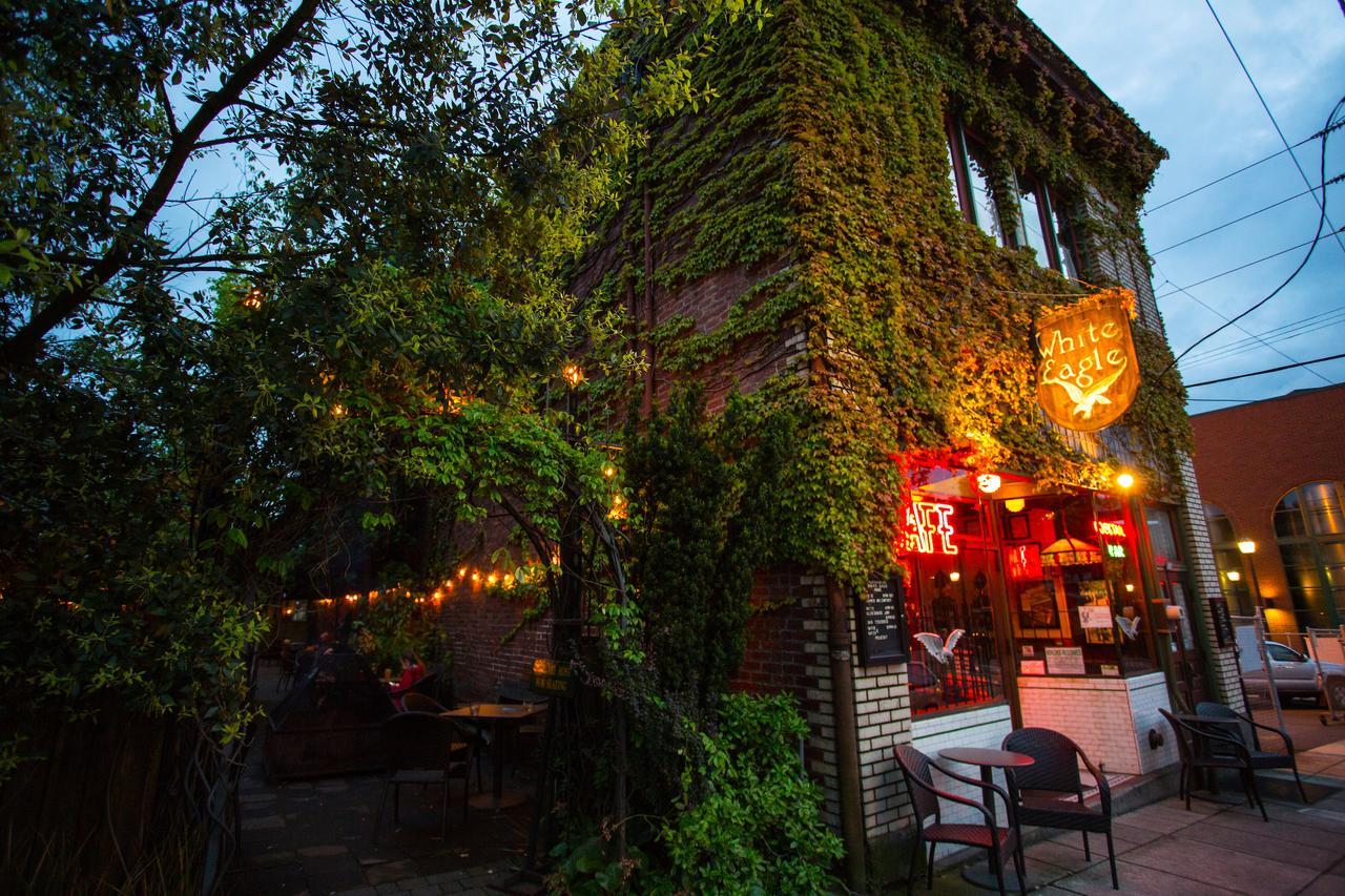 Mcmenamins White Eagle Rock & Roll Hotel ポートランド エクステリア 写真