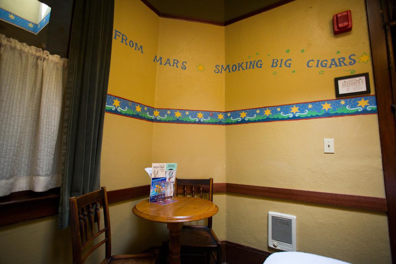 Mcmenamins White Eagle Rock & Roll Hotel ポートランド エクステリア 写真
