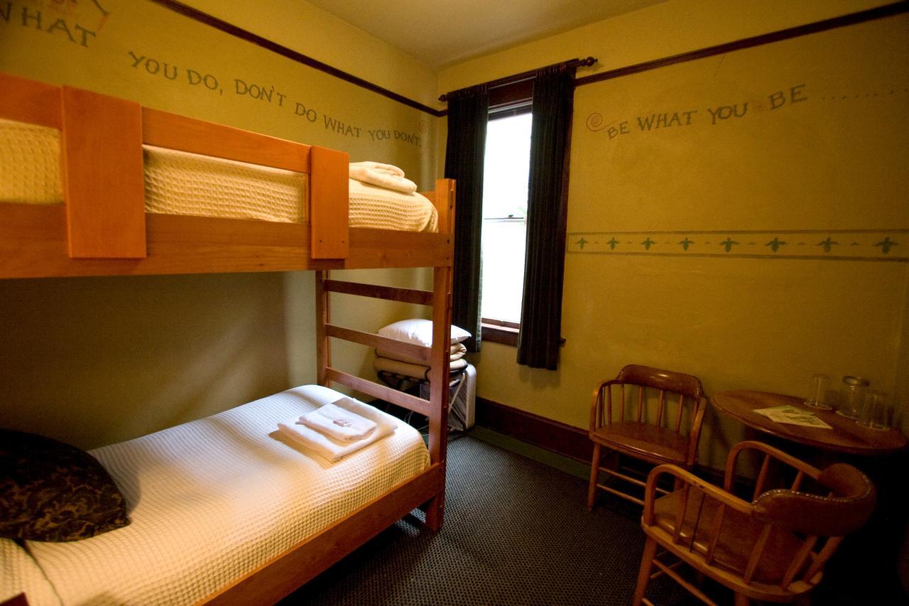 Mcmenamins White Eagle Rock & Roll Hotel ポートランド エクステリア 写真