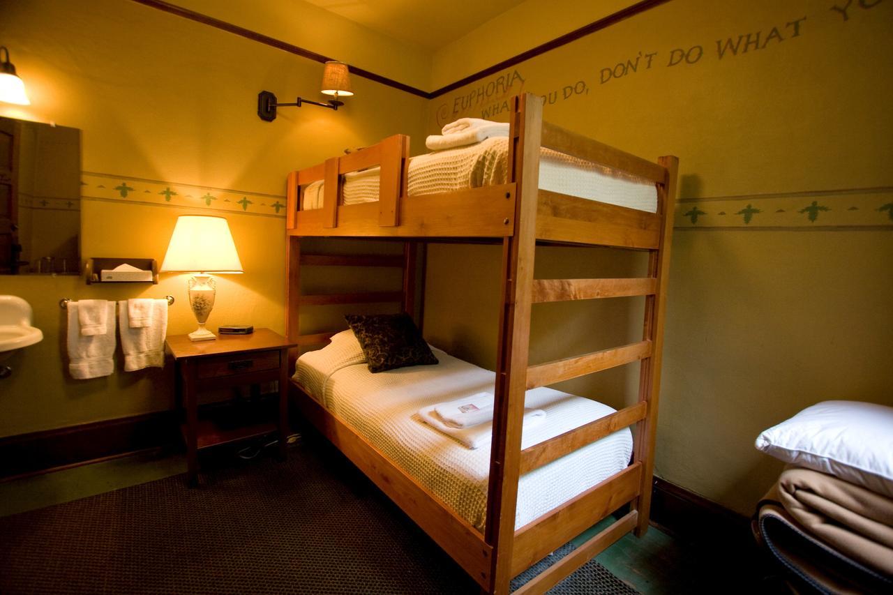 Mcmenamins White Eagle Rock & Roll Hotel ポートランド エクステリア 写真