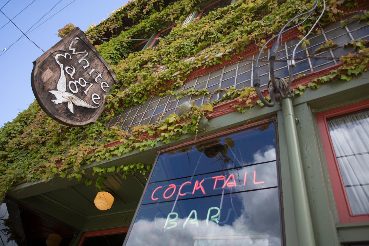 Mcmenamins White Eagle Rock & Roll Hotel ポートランド エクステリア 写真