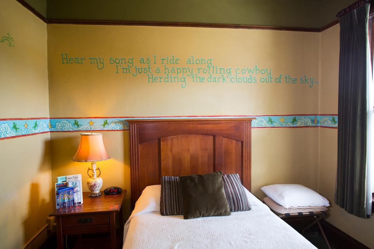 Mcmenamins White Eagle Rock & Roll Hotel ポートランド エクステリア 写真