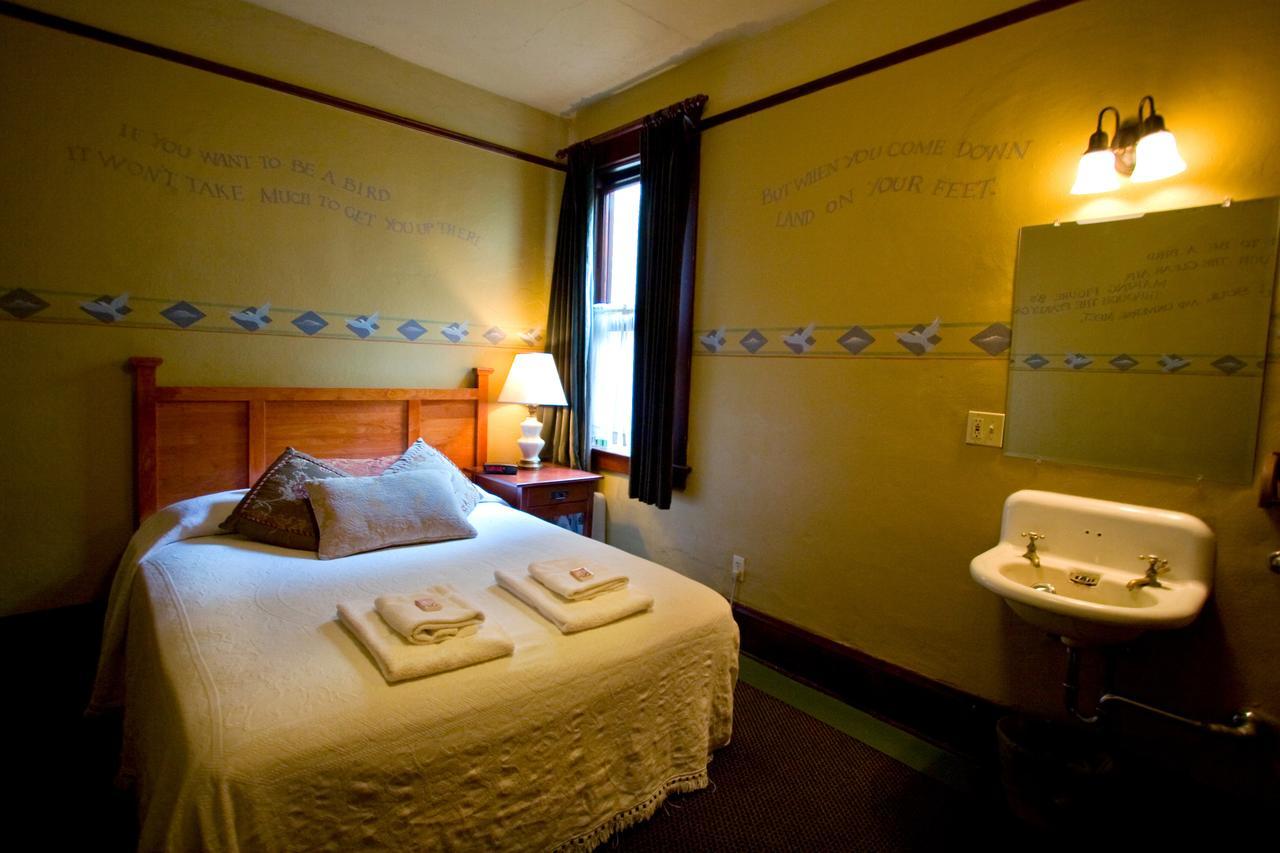 Mcmenamins White Eagle Rock & Roll Hotel ポートランド エクステリア 写真